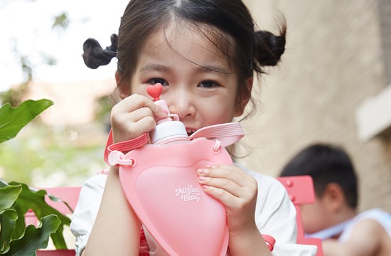 硅膠折疊水杯工廠使用的膠水有毒嗎？